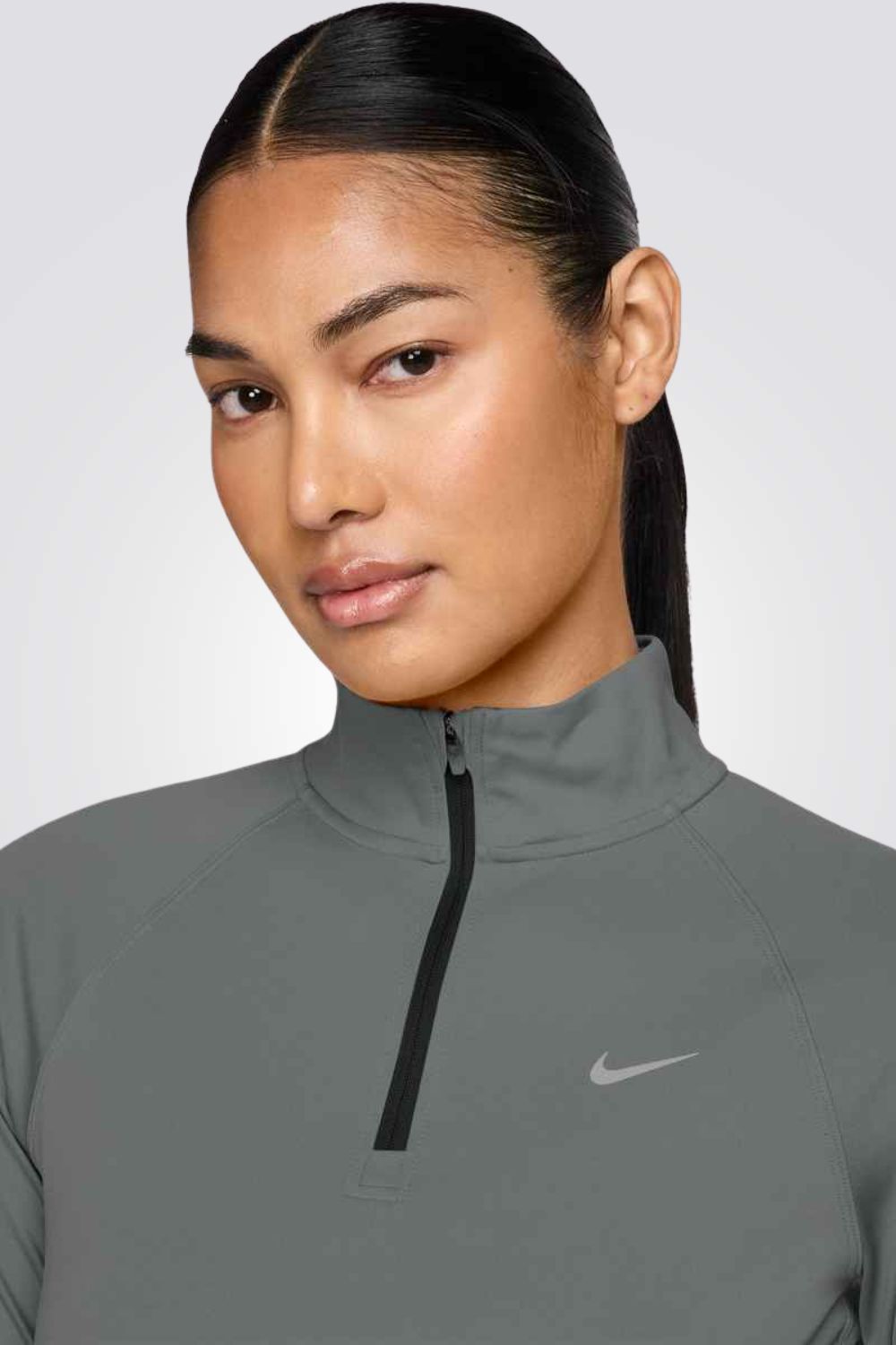 חולצת ספורט בגזרה צמודה עם סיומת כפפות | נייקי