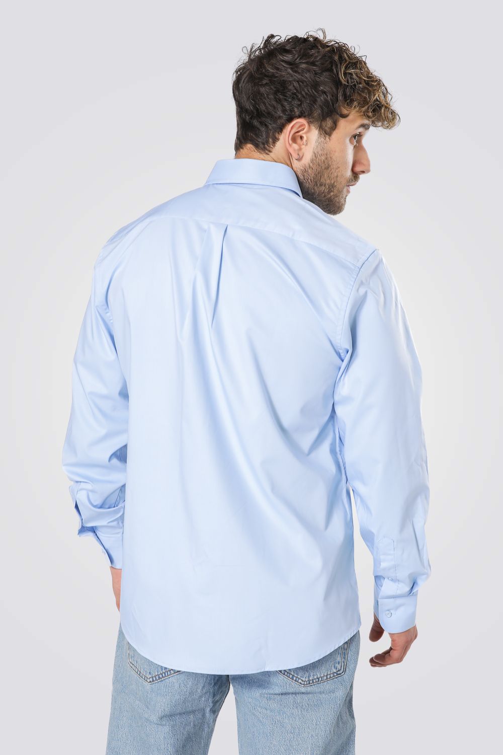 חולצה מכופתרת קלאסית