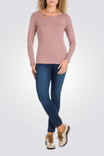 טישירט שרוולים ארוכים בצבע ורוד עם עיטורים