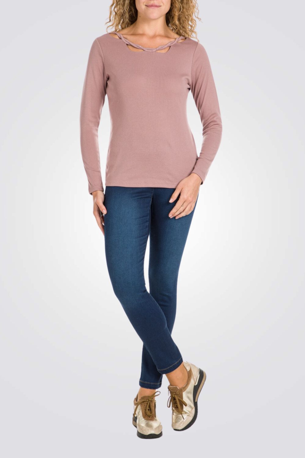 טישירט שרוולים ארוכים בצבע ורוד עם עיטורים