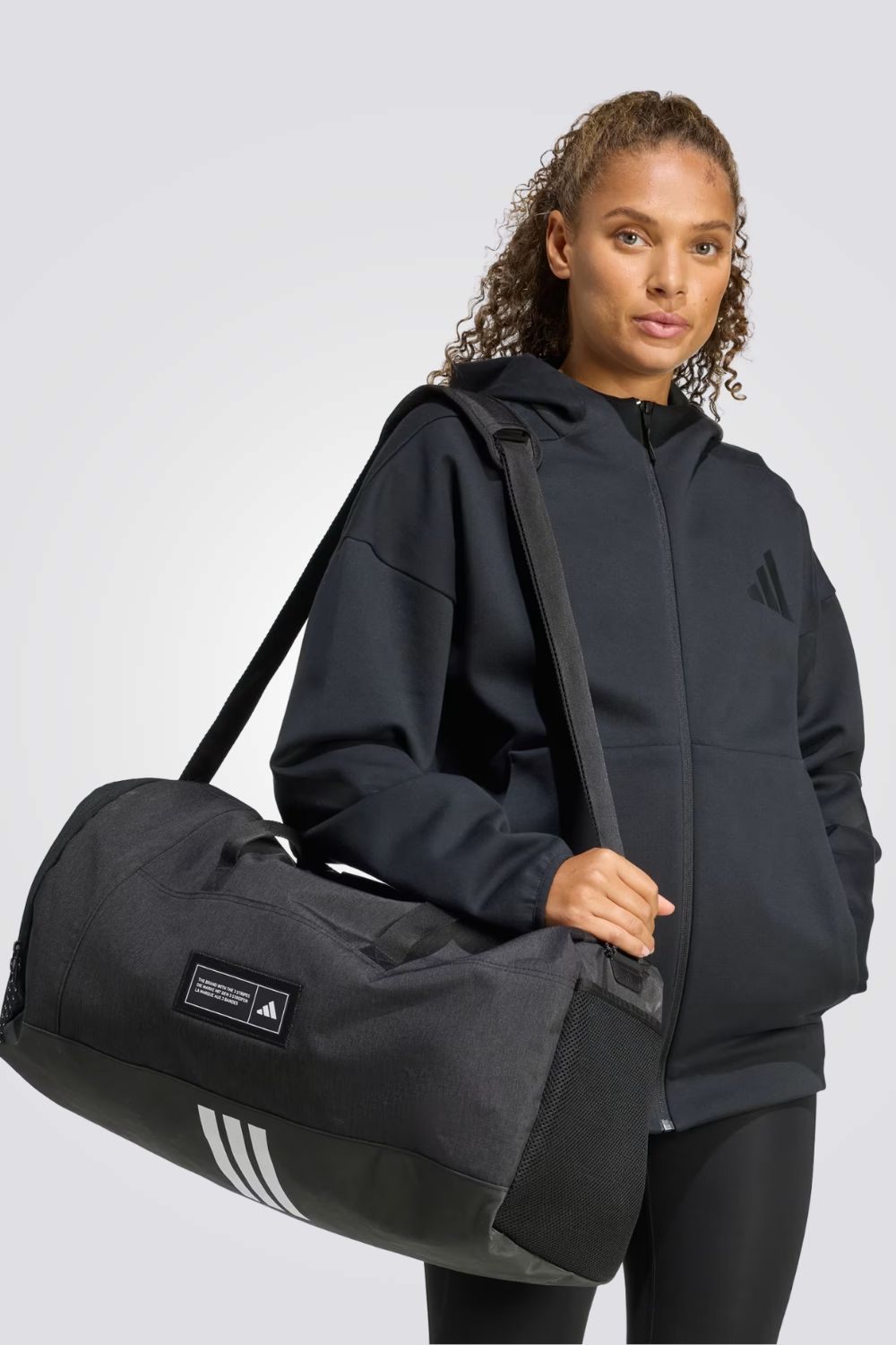 תיק לאימונים בצבע שחור