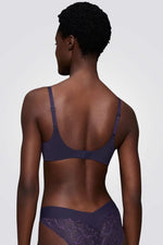 חזיית תחרה מרופדת עם מחשוף עמוק | טריומף