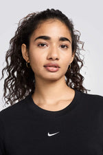 טישירט Nike Sportswear Chill Knit לנשים