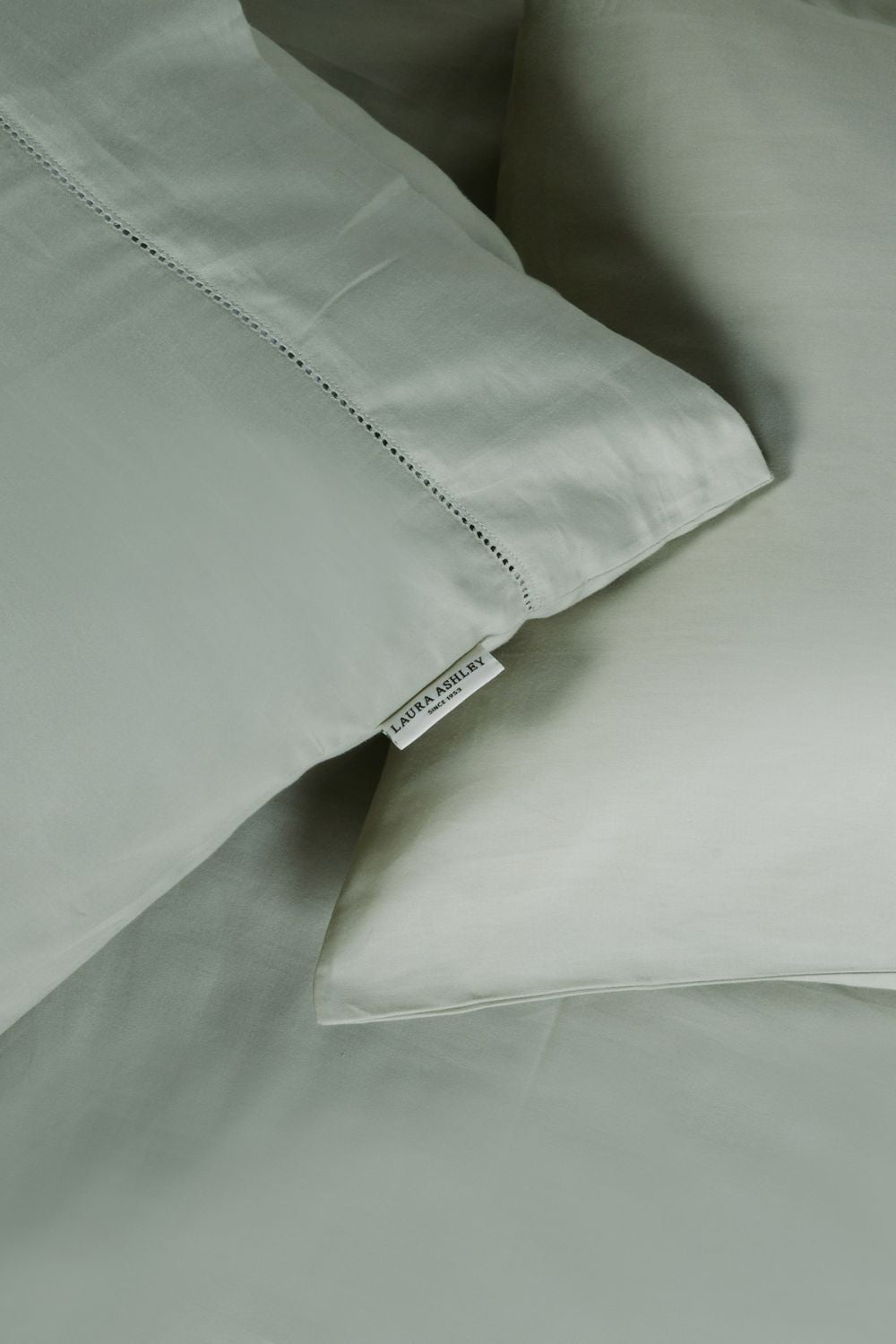 סט מצעים מיטה וחצי 120/200 ס"מ סאטן צבע ירוק | לאורה אשלי