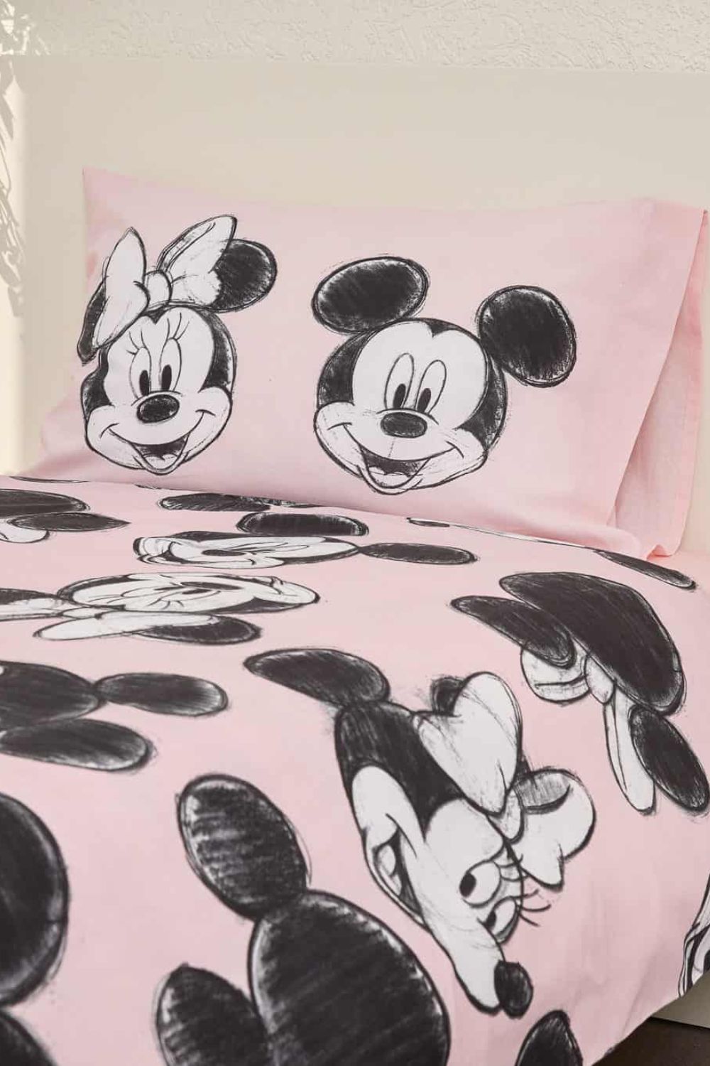 סט מצעים מיטה וחצי 120/200 ס"מ דגם Minnie all around | ריפליי