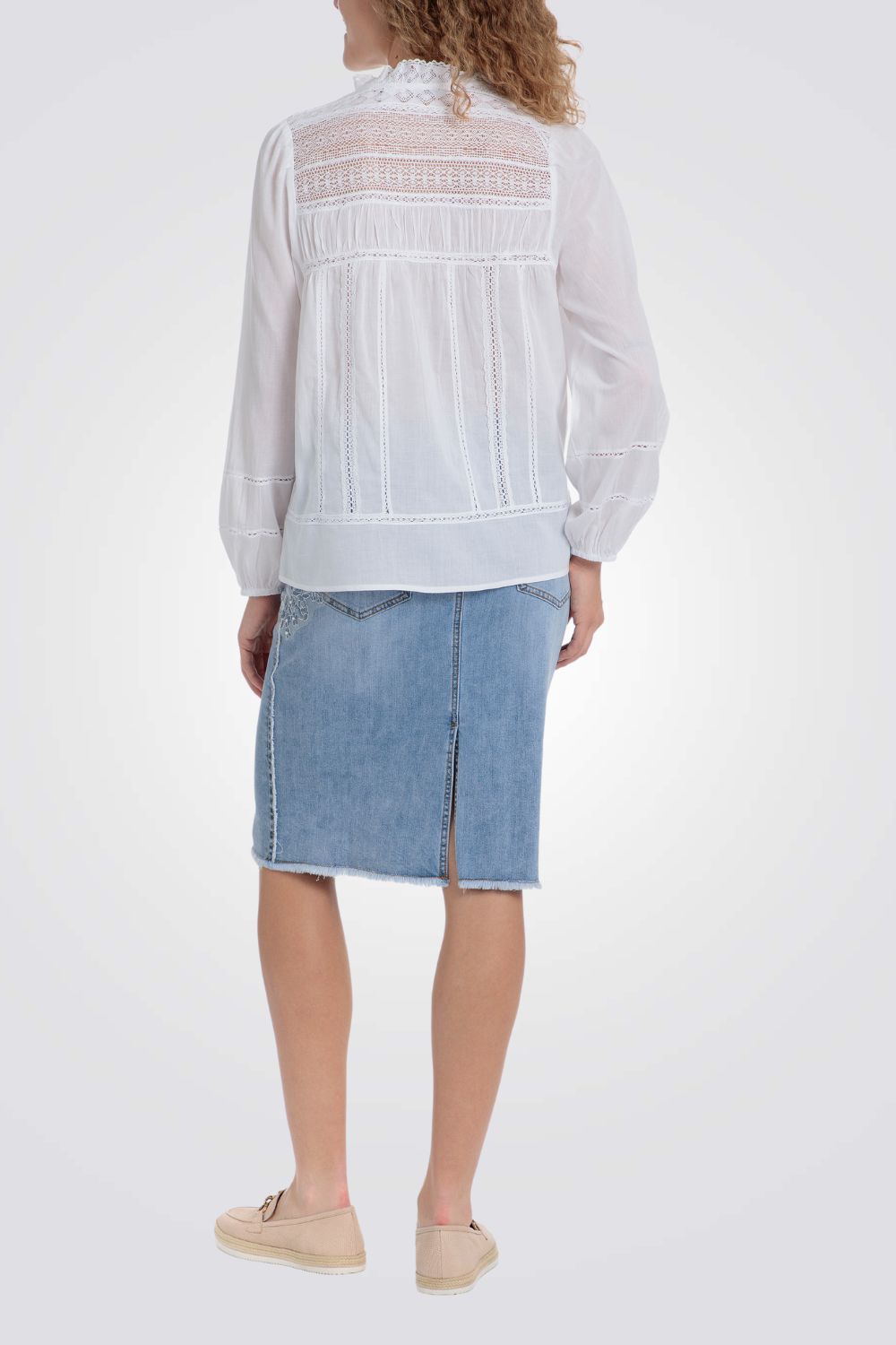 חצאית ג'ינס באורך ברך עם פנינים