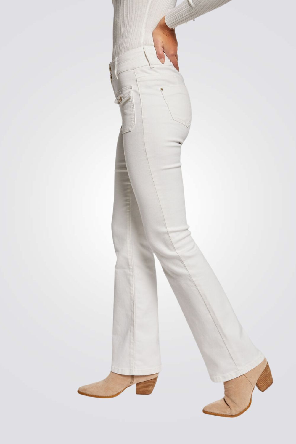 מכנס ג'ינס Bootcut גזרה גבוהה בצבע אופווייט 