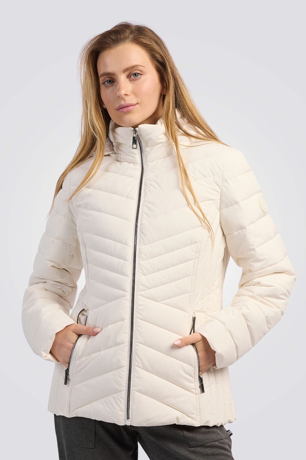 מעיל פוך לנשים עם קפוצ'ון | נאוטיקה 