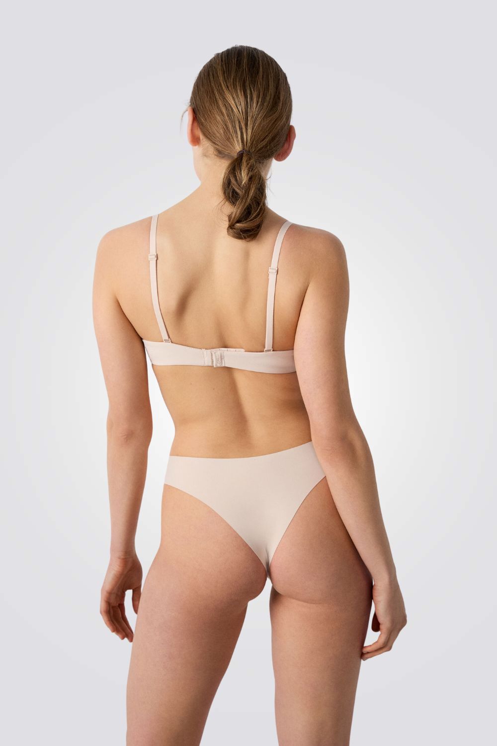 חזיית פוש-אפ עם חיתוך עמוק | איתם