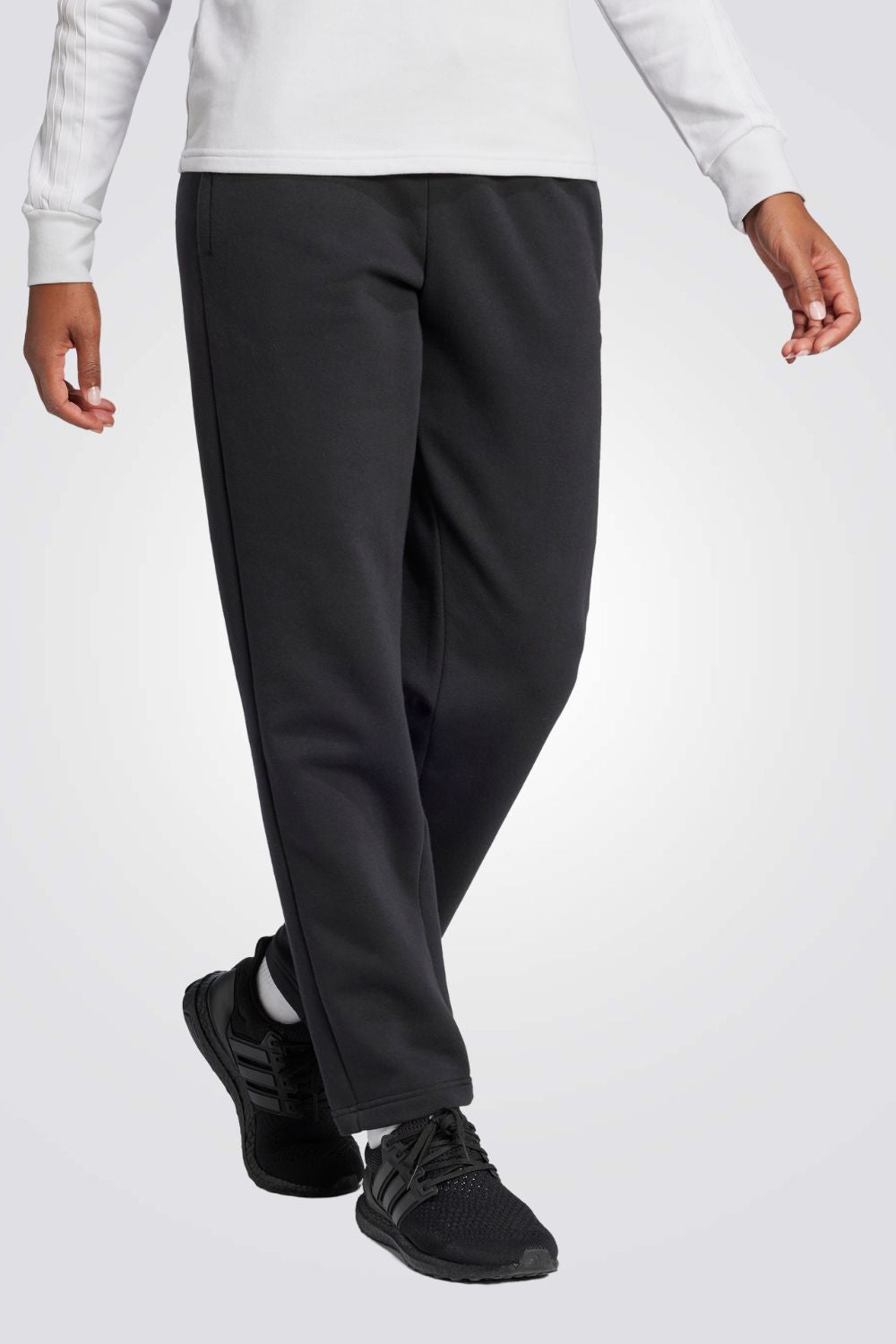 מכנסי טרנינג ארוכים בצבע שחור