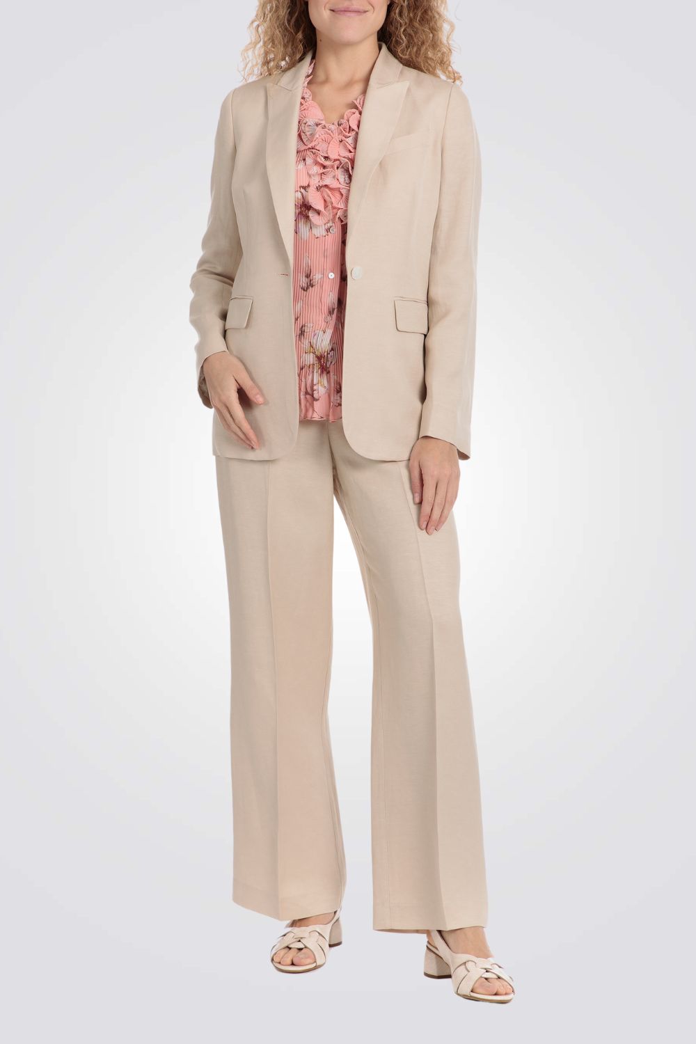 בלייזר קלאסי בצבע בז'