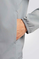 מעיל רב תכליתי עם קפוצ'ון בצבע אפור לגברים | נייקי