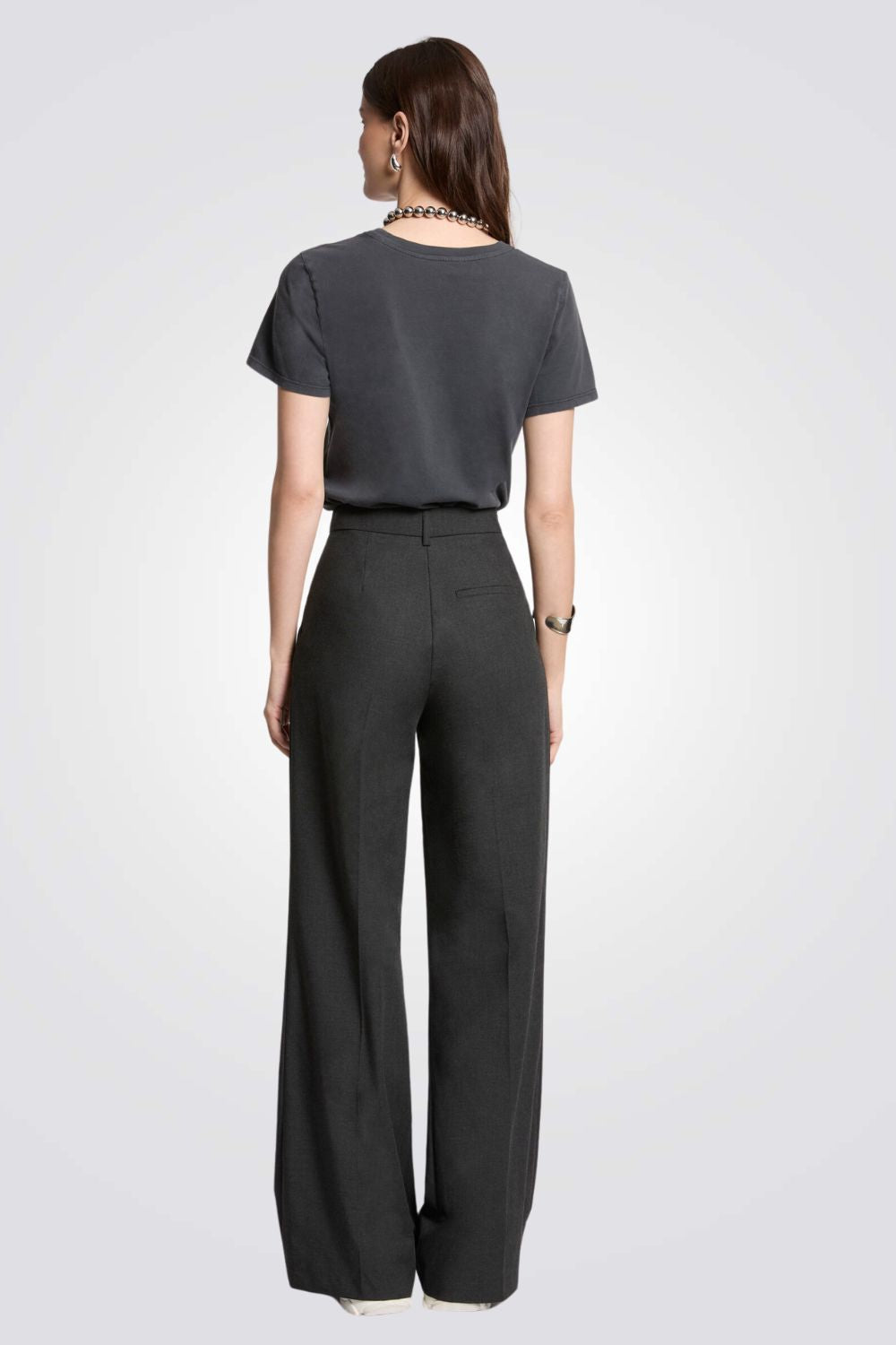 טישירט בצבע אפור כהה הדפס בחזית