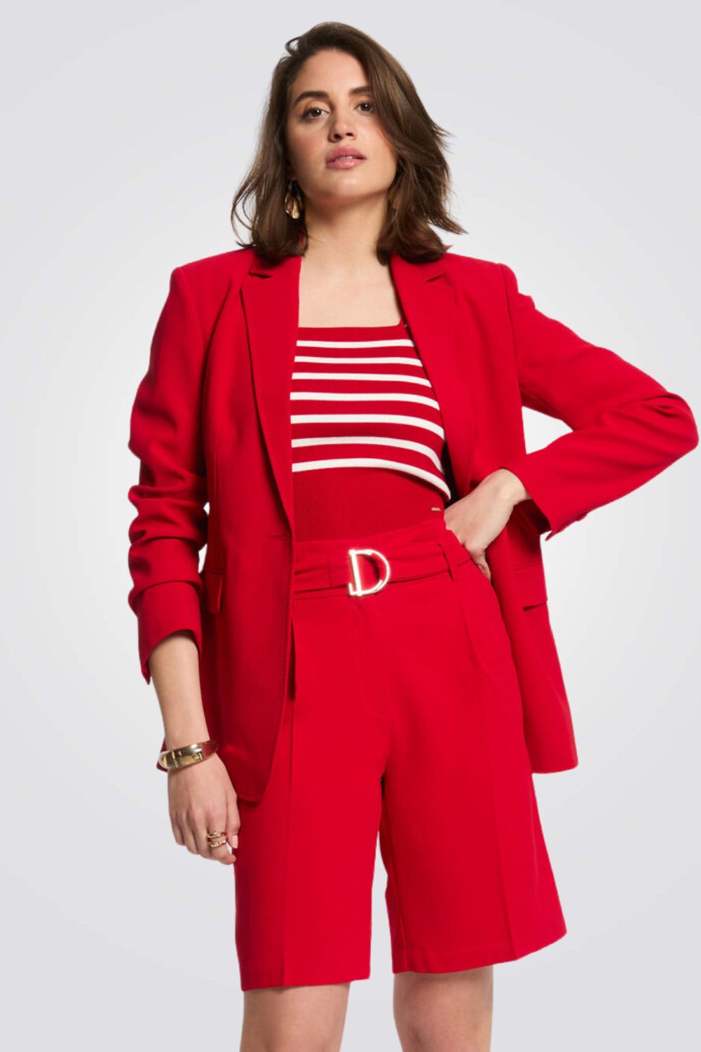 מכנסי ברמודה גזרה גבוהה בצבע אדום