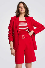 מכנסי ברמודה גזרה גבוהה בצבע אדום