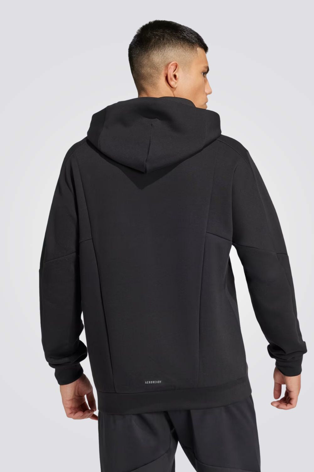 סווטשירט אימון עם קפוצ'ון לגברים בצבע שחור 