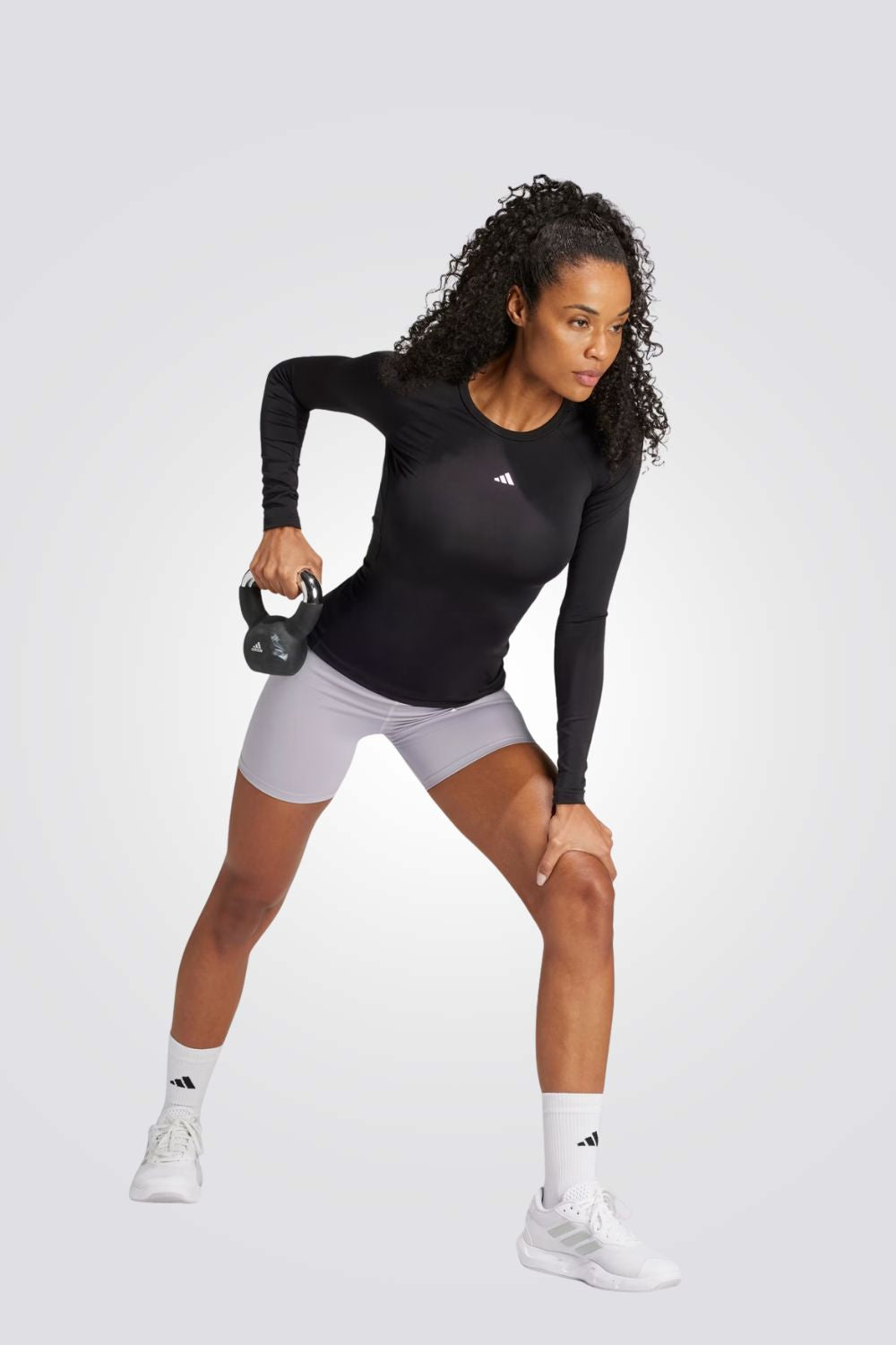 חולצת אימון ארוכה לנשים בצבע שחור