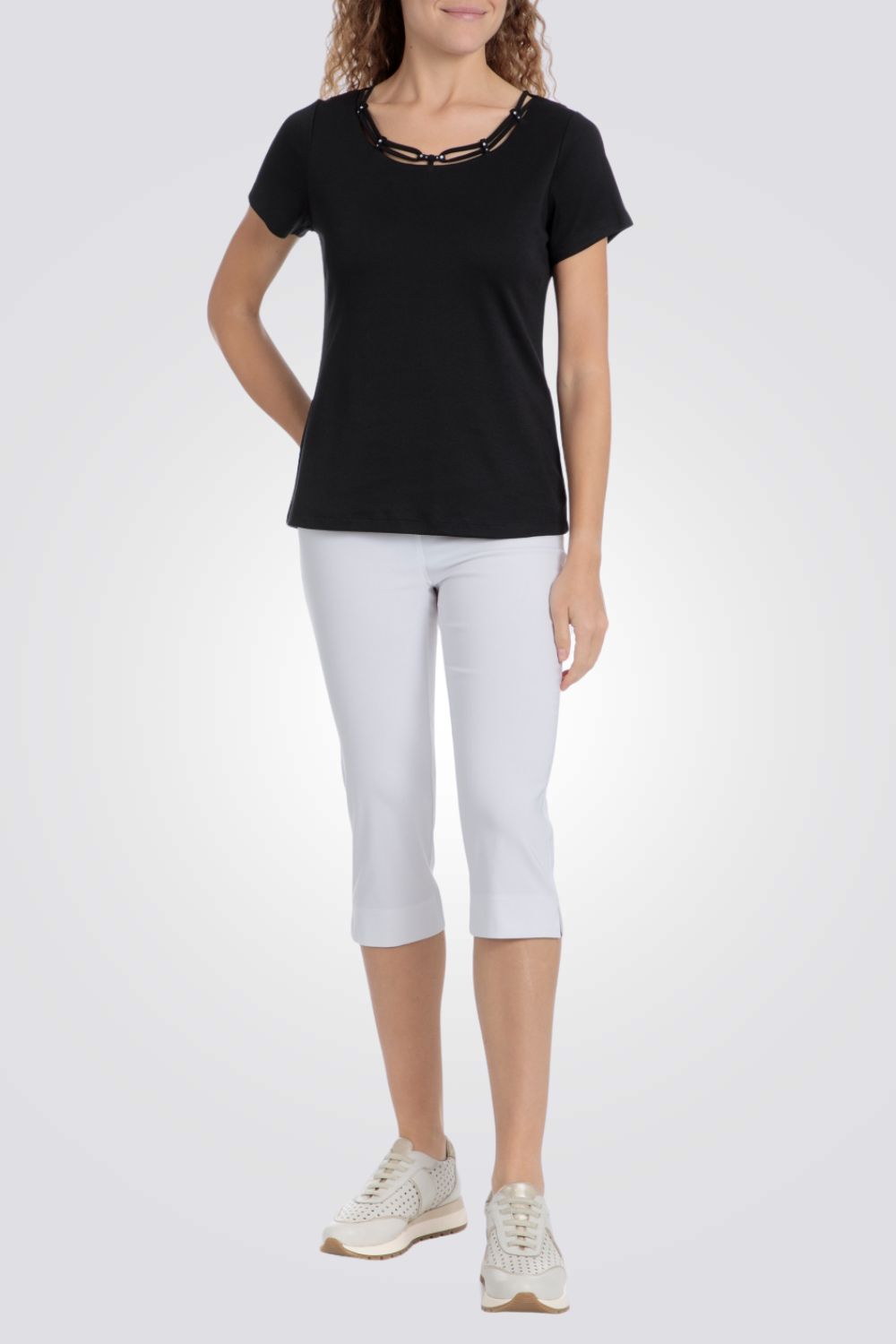 טישירט בייסיק לנשים עם שיבוץ אבנים