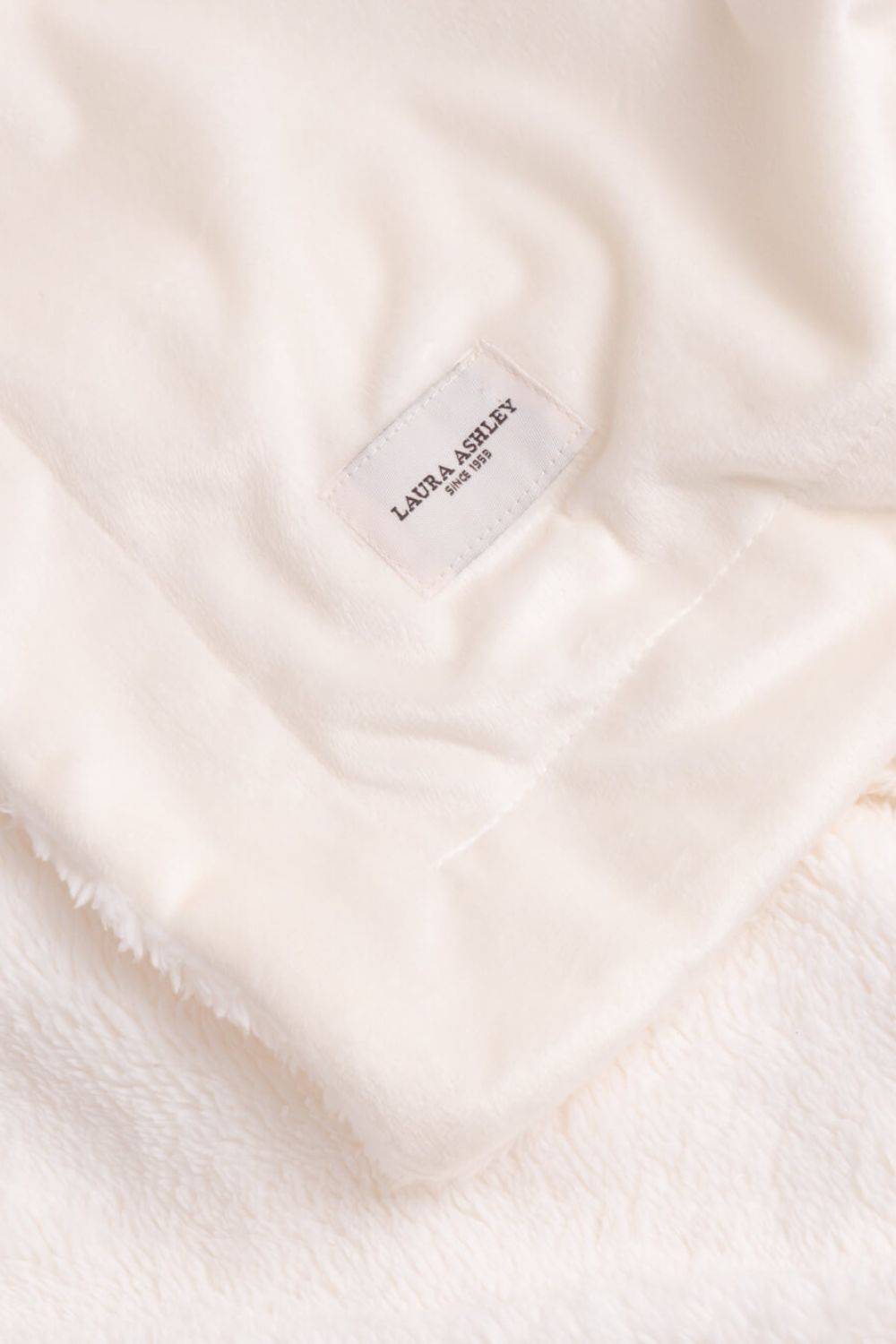 שמיכת מינק 200/220 ס"מ דגם SOFIA | לאורה אשלי