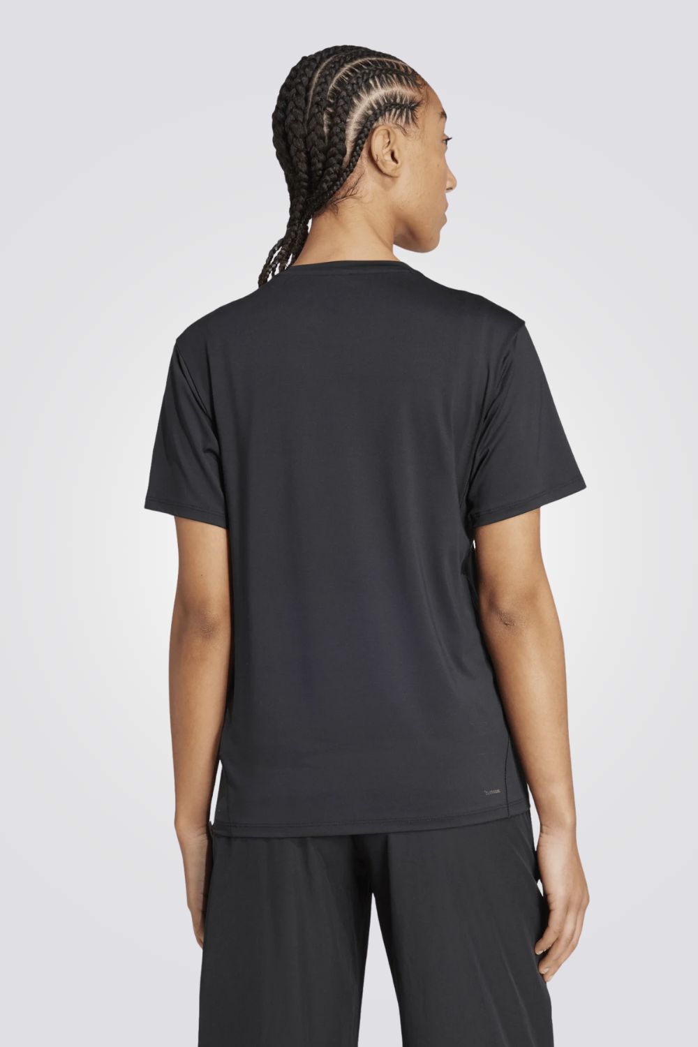 טישירט ספורט שחורה לנשים | אדידס 