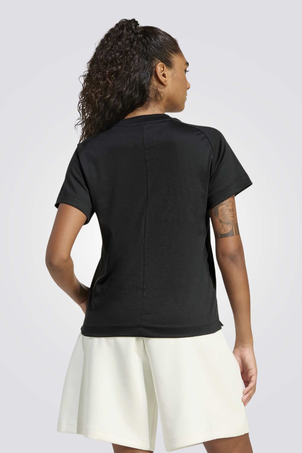 טישירט קצרה SOFT LUX לנשים | אדידס