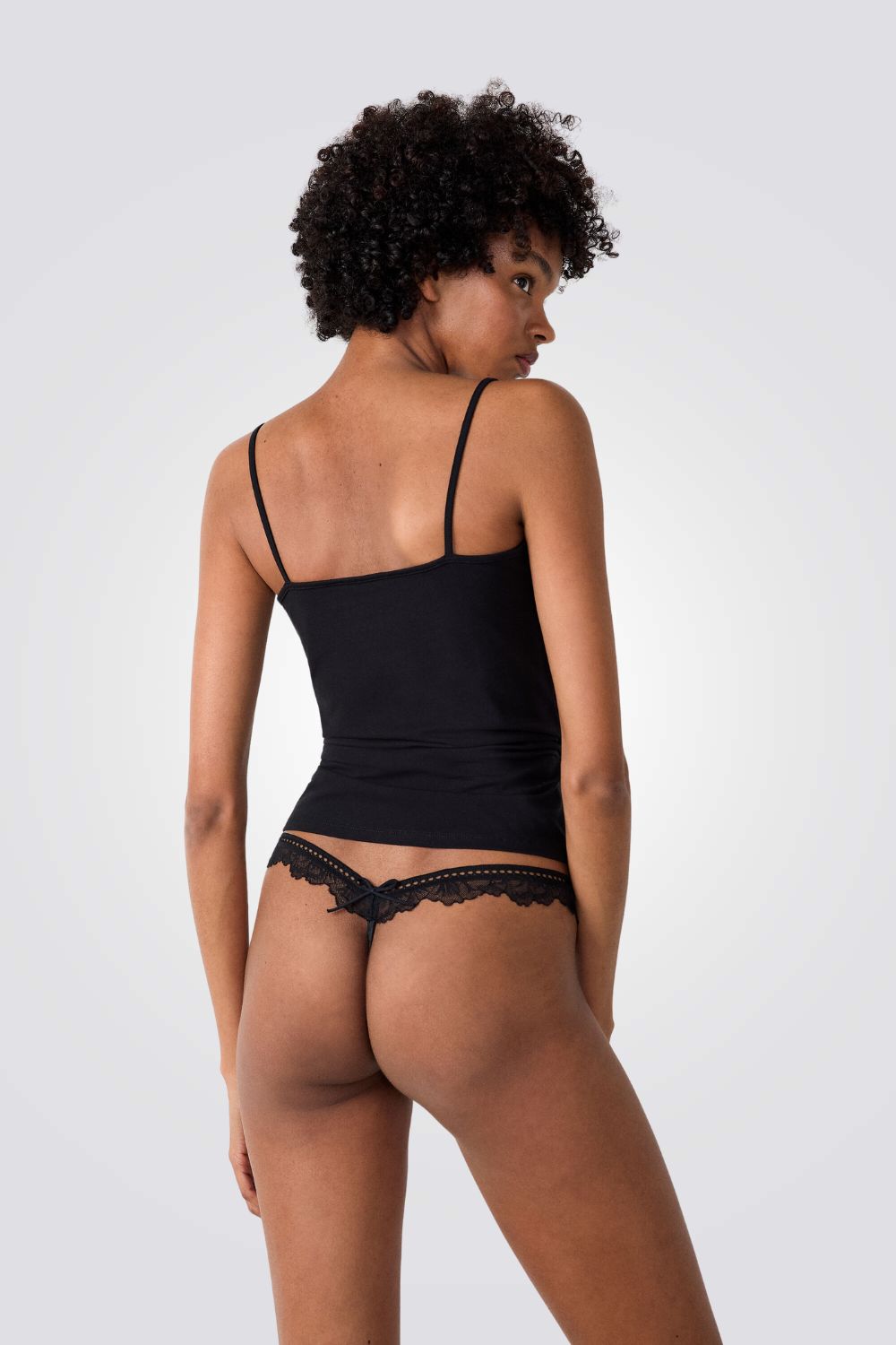 תחתוני חוטיני PETRA בצבע שחור