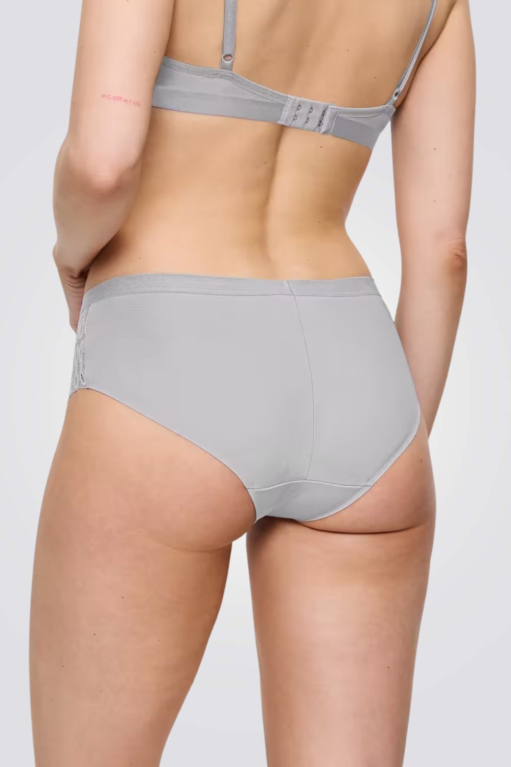 תחתוני מקסי מעוטרים תחרה | טריומף