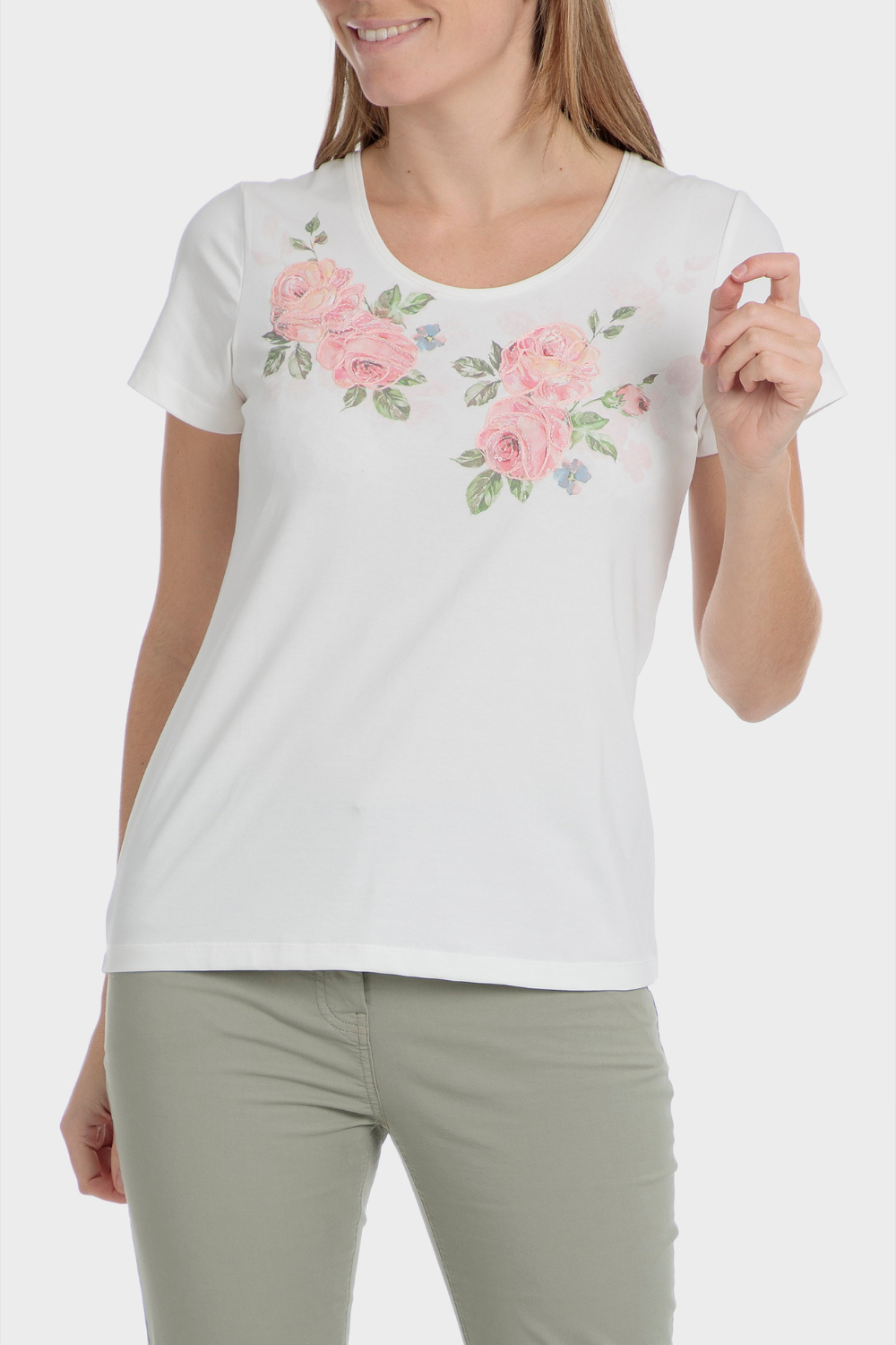 טי שירט לבנה עם פרחים עדינים
