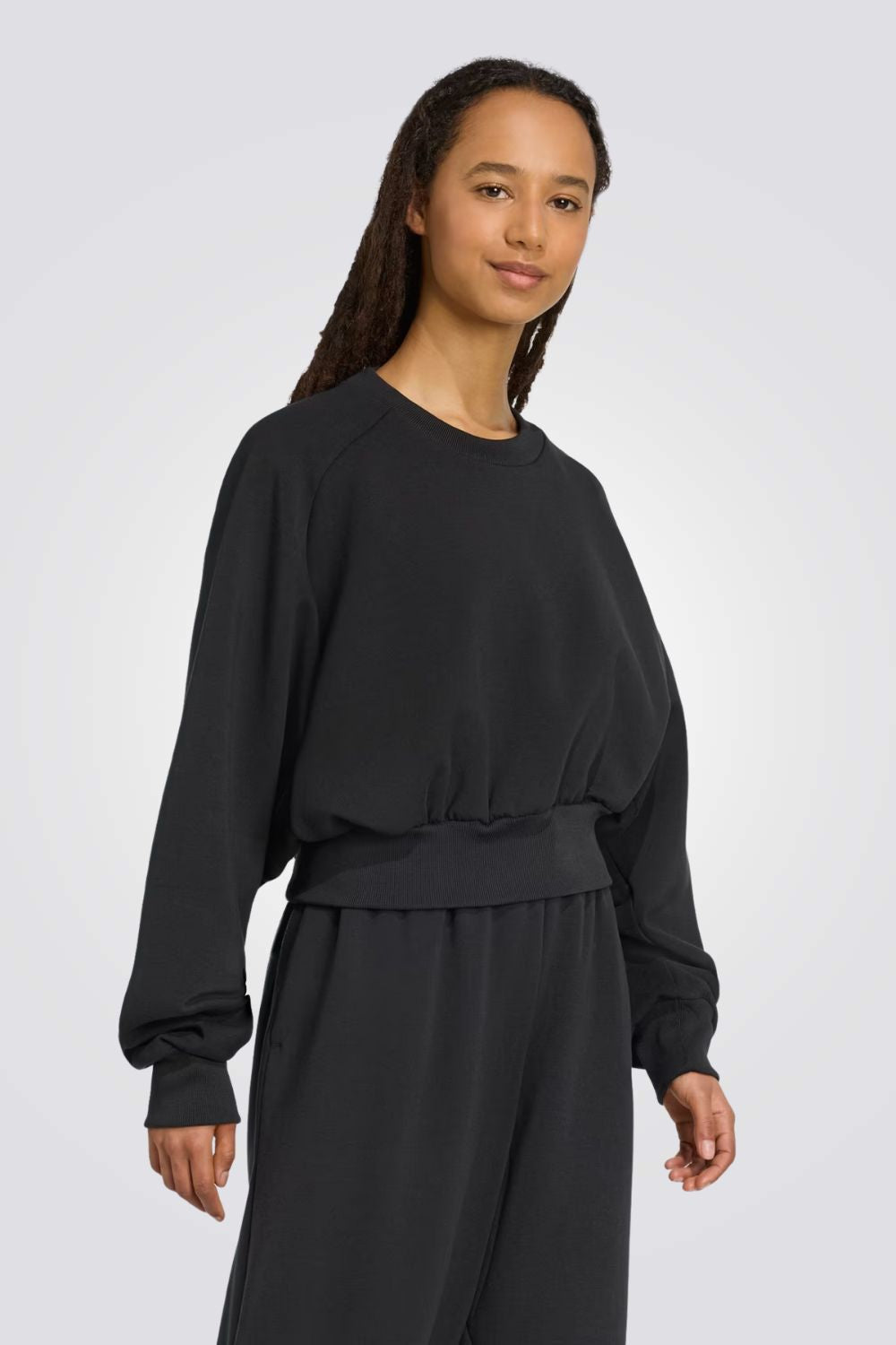 סווטשירט לנשים בצבע שחור