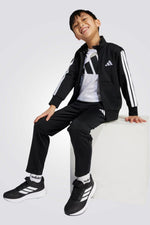 חליפת ספורט לילדים