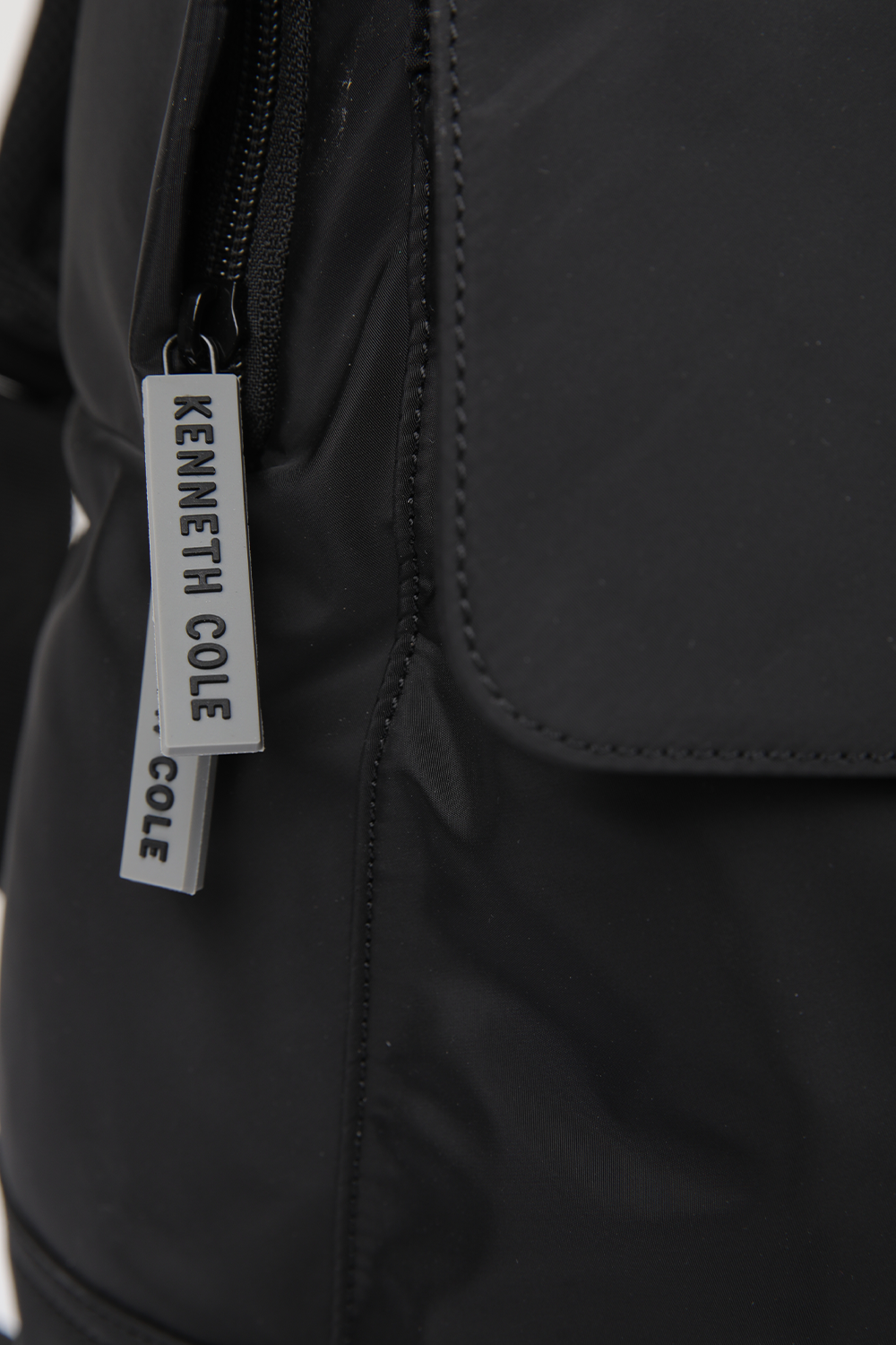 תיק גב עם לוגו