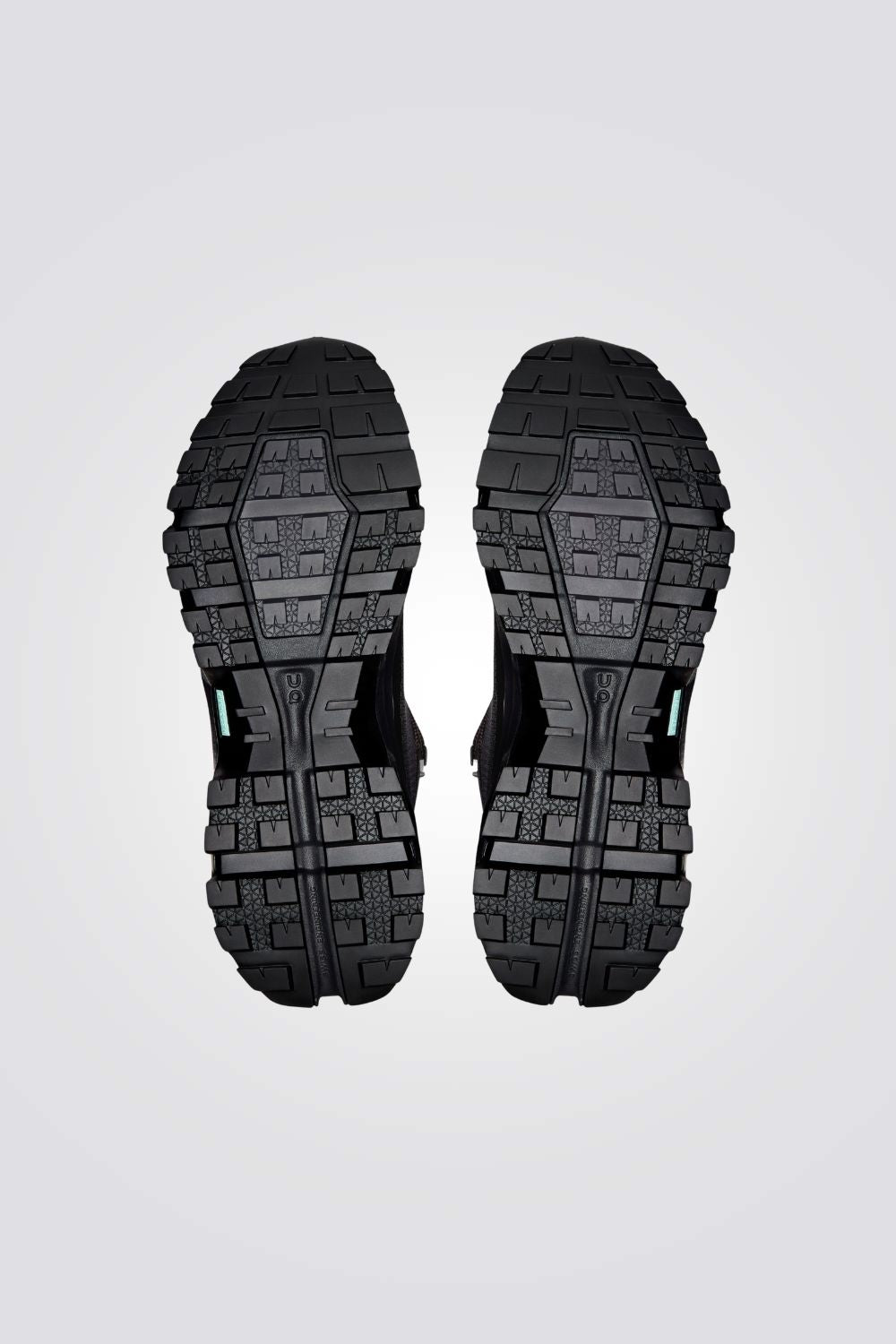 נעלי שטח בגזרה בינונית בצבע שחור | און