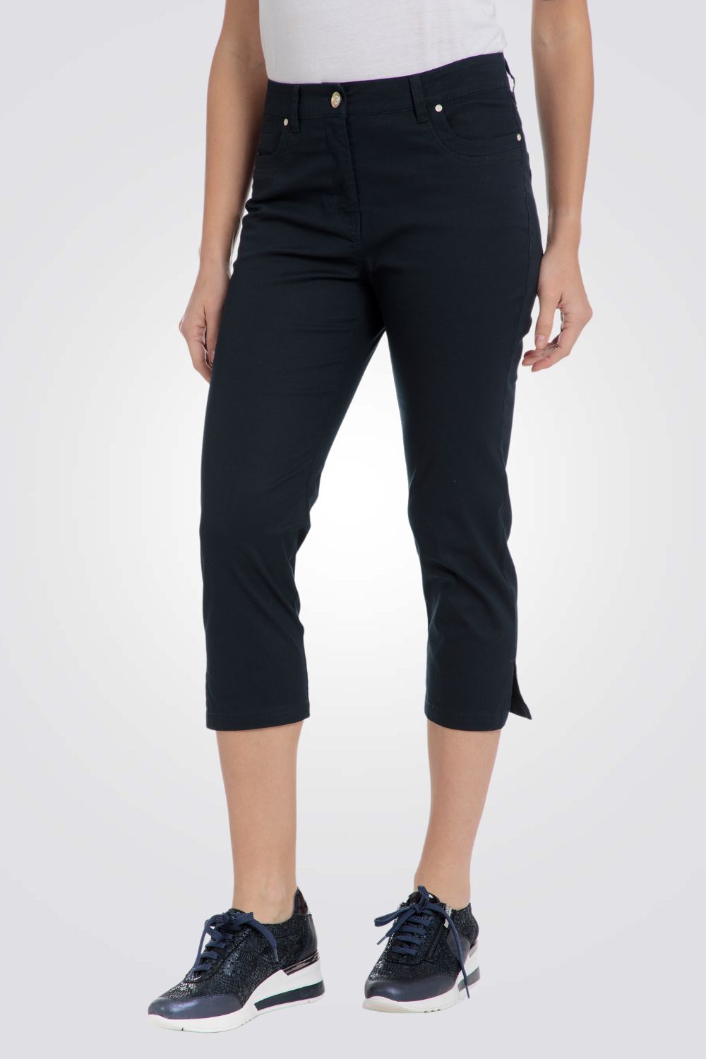 מכנסי קפרי שסעים בצדדים בצבע נייבי