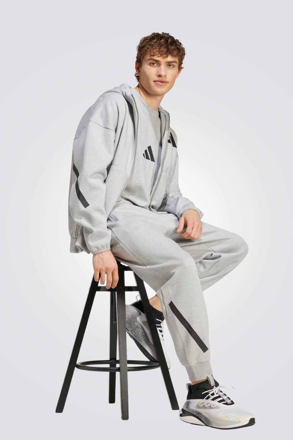 סווטשירט לגברים בצבע אפור