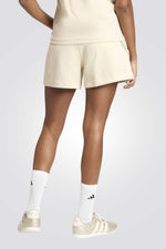 מכנסיים קצרים בצבע בז' לנשים | אדידס