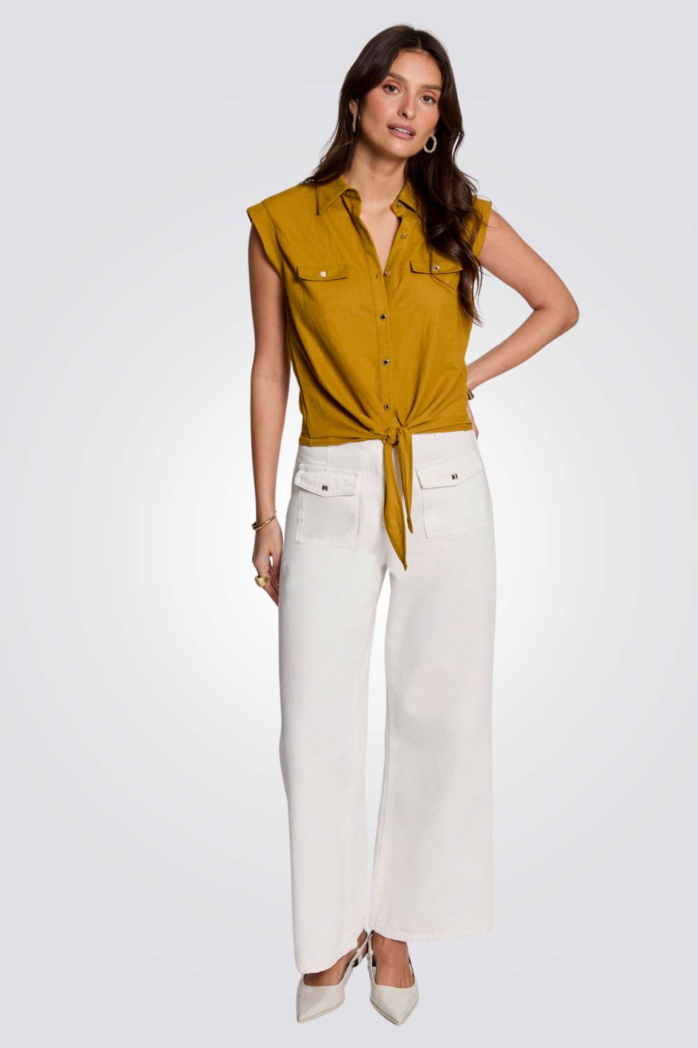 חולצה ללא שרוולים לנשים בצבע חרדל | מורגן 
