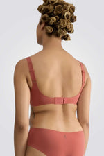 חזייה ללא ברזלים לנשים