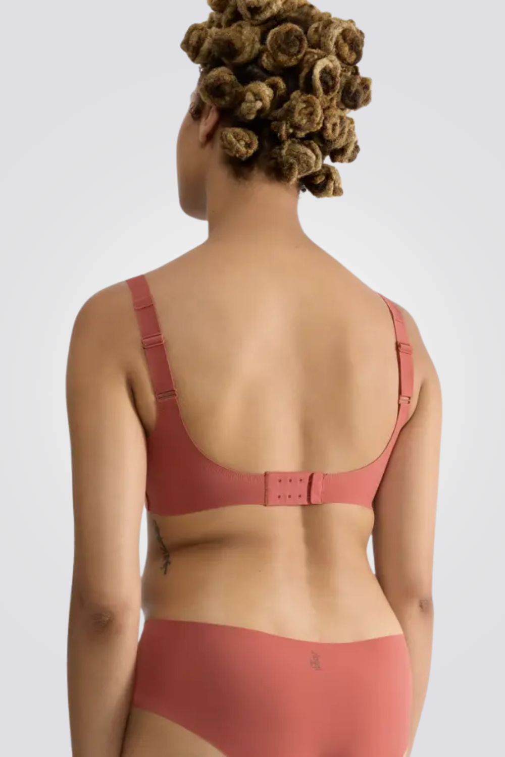 חזייה ללא ברזלים לנשים