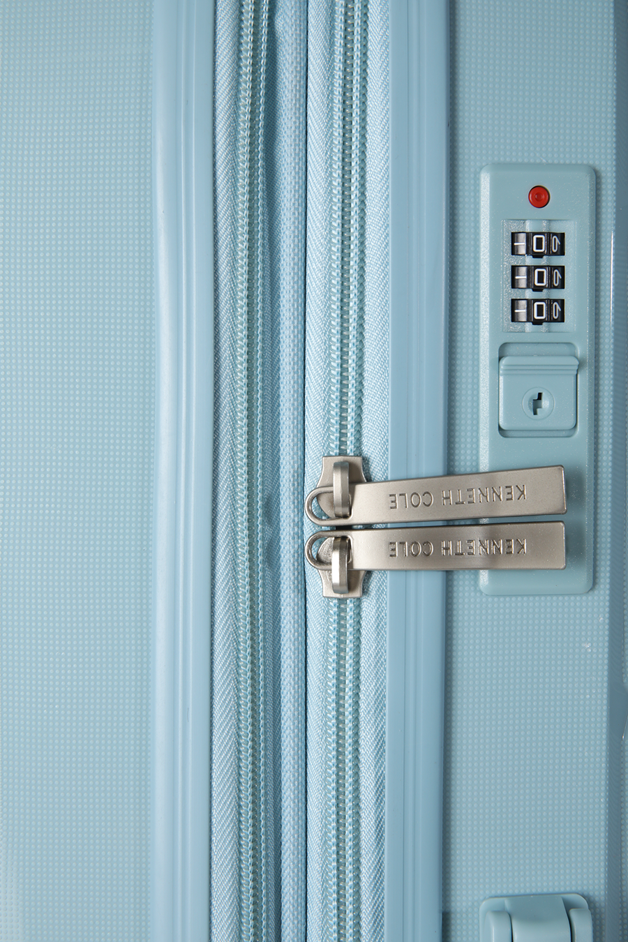 מזוודה קשיחה בינונית 24'' דגם VOYAGE 