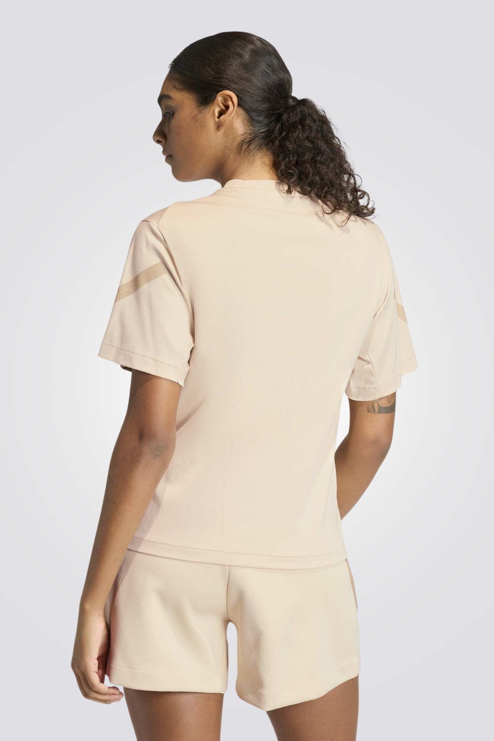 חולצת ספורט ממותגת לנשים | אדידס