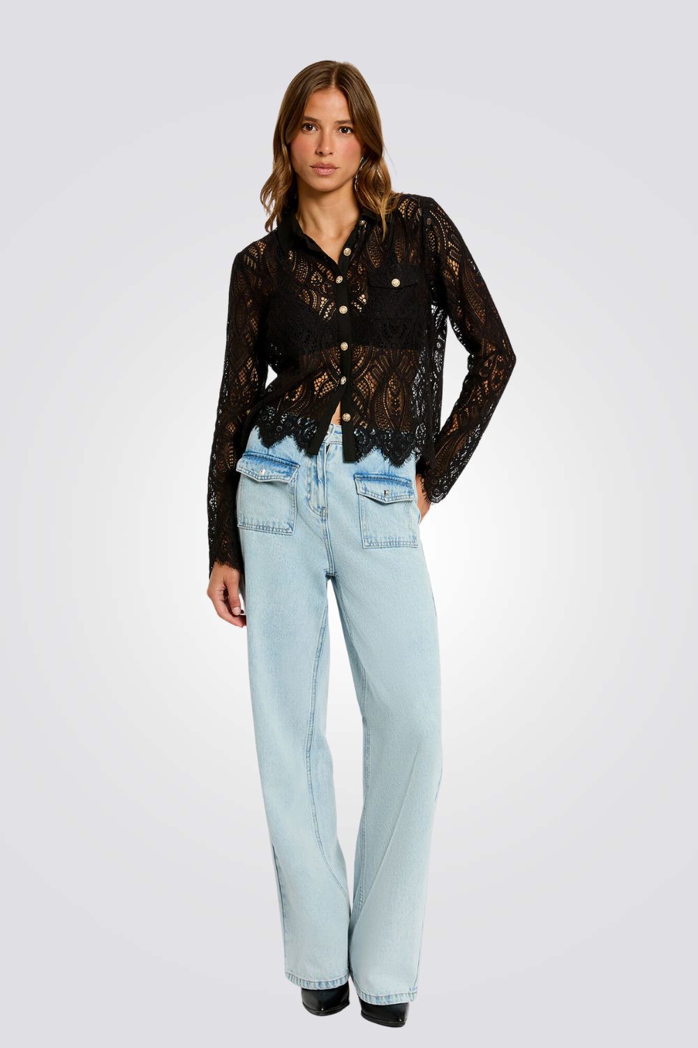 חולצת תחרה לנשים בצבע שחור | מורגן 