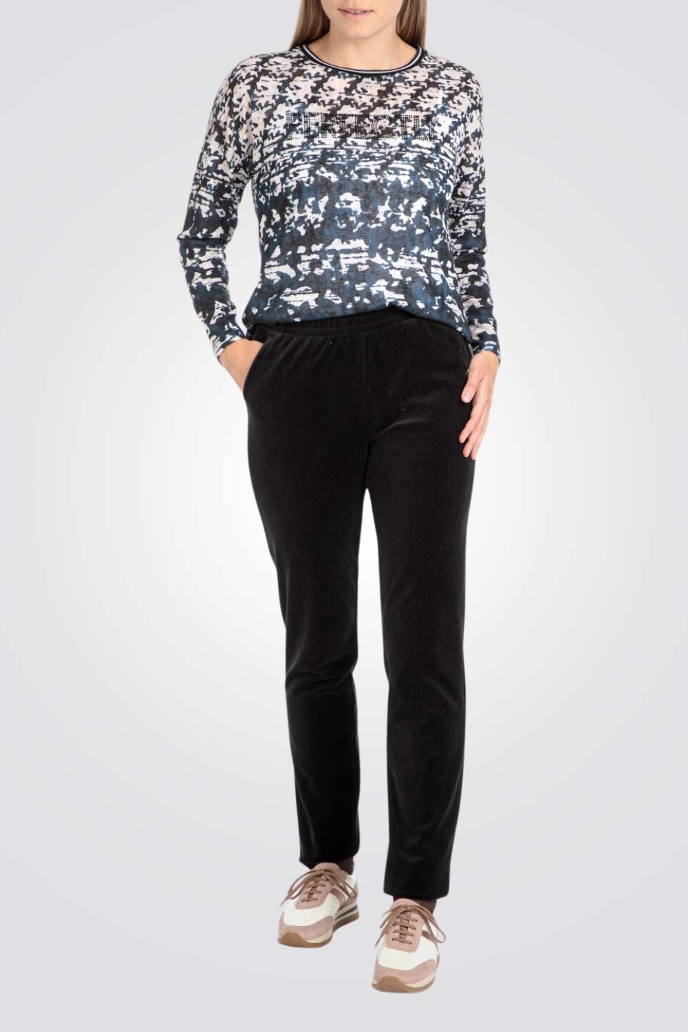 מכנסיים ארוכים בצבע שחור