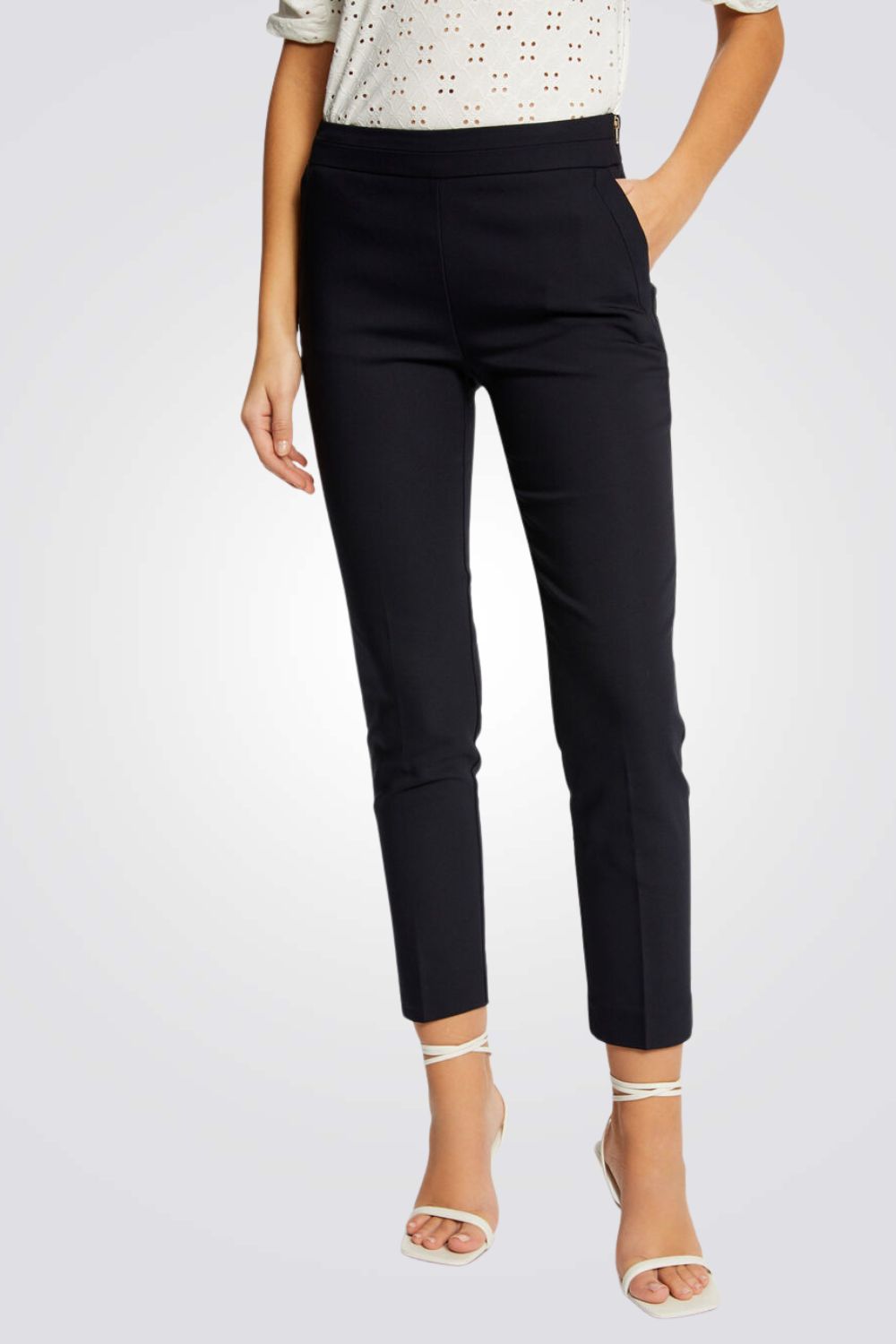 מכנסי אלגנט מחויטים בצבע נייבי