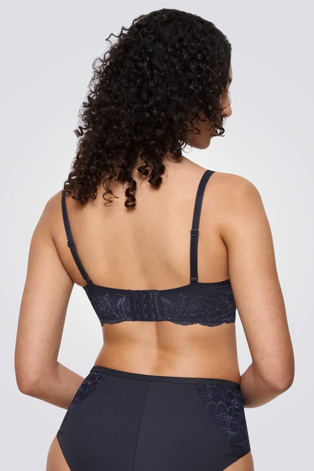 חזיית תחרה ללא ריפוד וללא קשת | טריומף