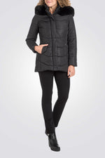 מעיל מרופד עם הדפס בצבע שחור