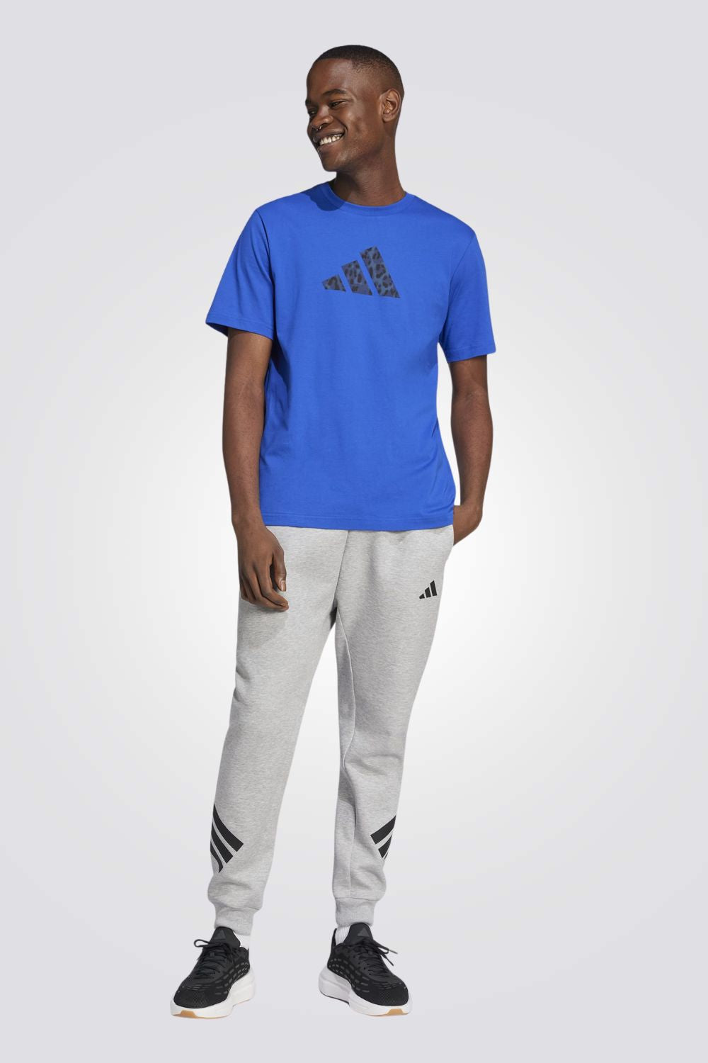 מכנסי טרנינג לגברים בצבע אפור