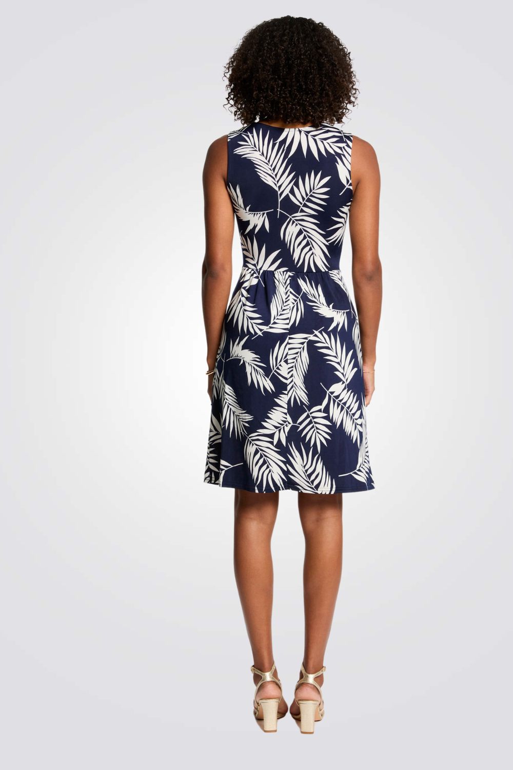 שמלת מעטפת הדפס עלים בצבע כחול כהה/לבן