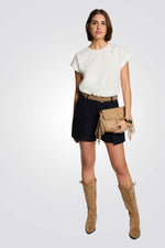 טישירט עיטור רקמת פרח מנצנץ בצבע לבן