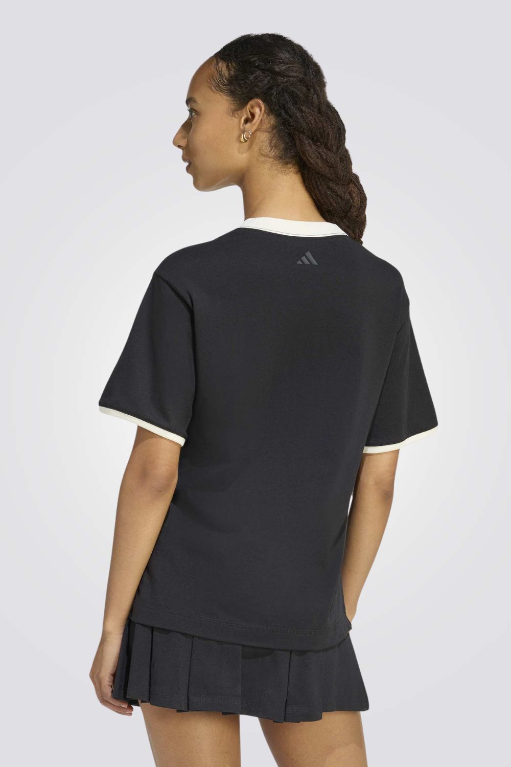 טישירט עם גרפיקה רקומה לנשים | אדידס 