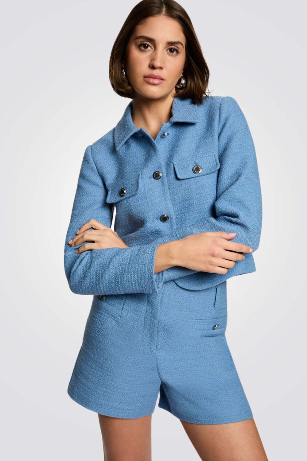 מכנסיים קצרים במראה טוויד בצבע כחול בהיר